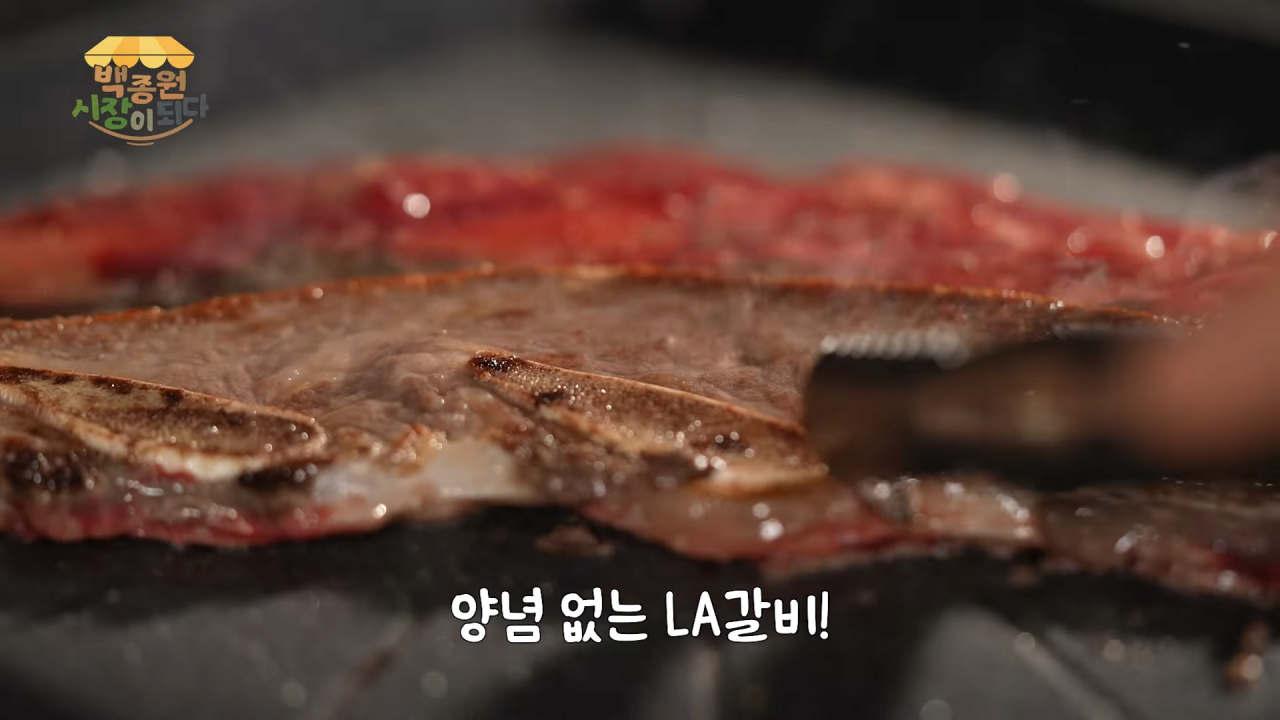 [백종원 시장이 되다 14화] 시장 메뉴 개발비가 얼마라고요.._ 이게 진짜 다 들어가나요_!😨 7-18 screenshot.png 예산시장 주변 정육점 사장님들을 만난 백종원.jpg