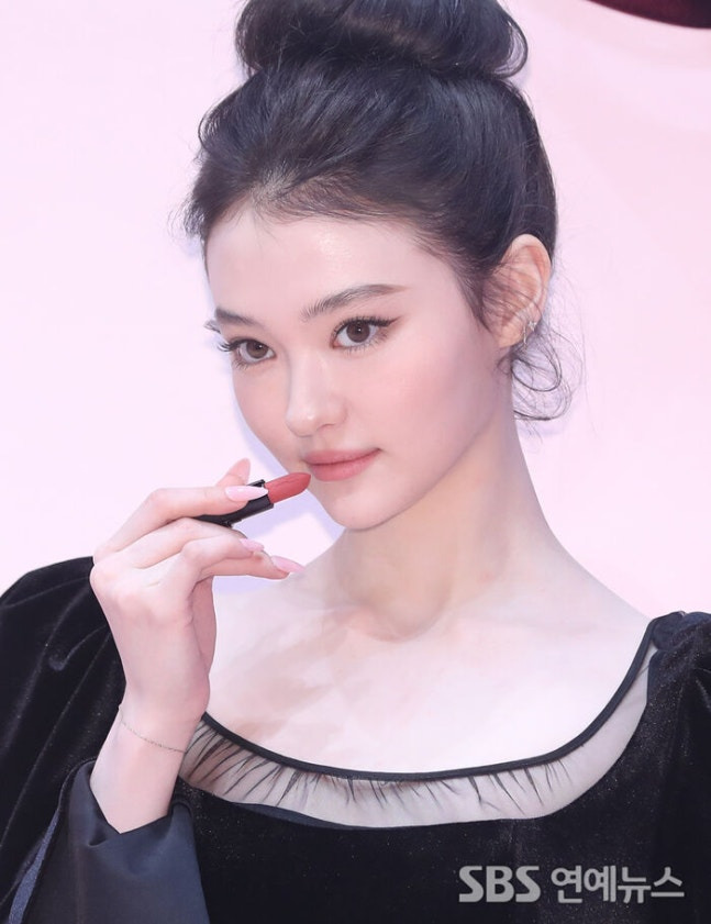 헤매코 역대급이라는 반응 많은 오늘 맥 행사 참석한 미야오 엘라.jpg (2)