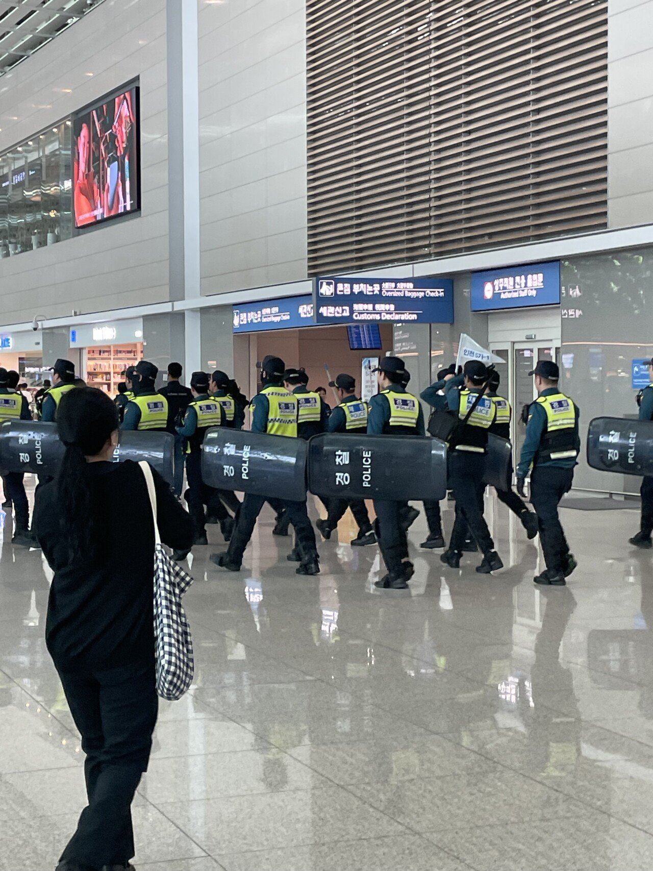 IMG_9140.jpeg 실시간 인천공항.jpg (feat.전장연)