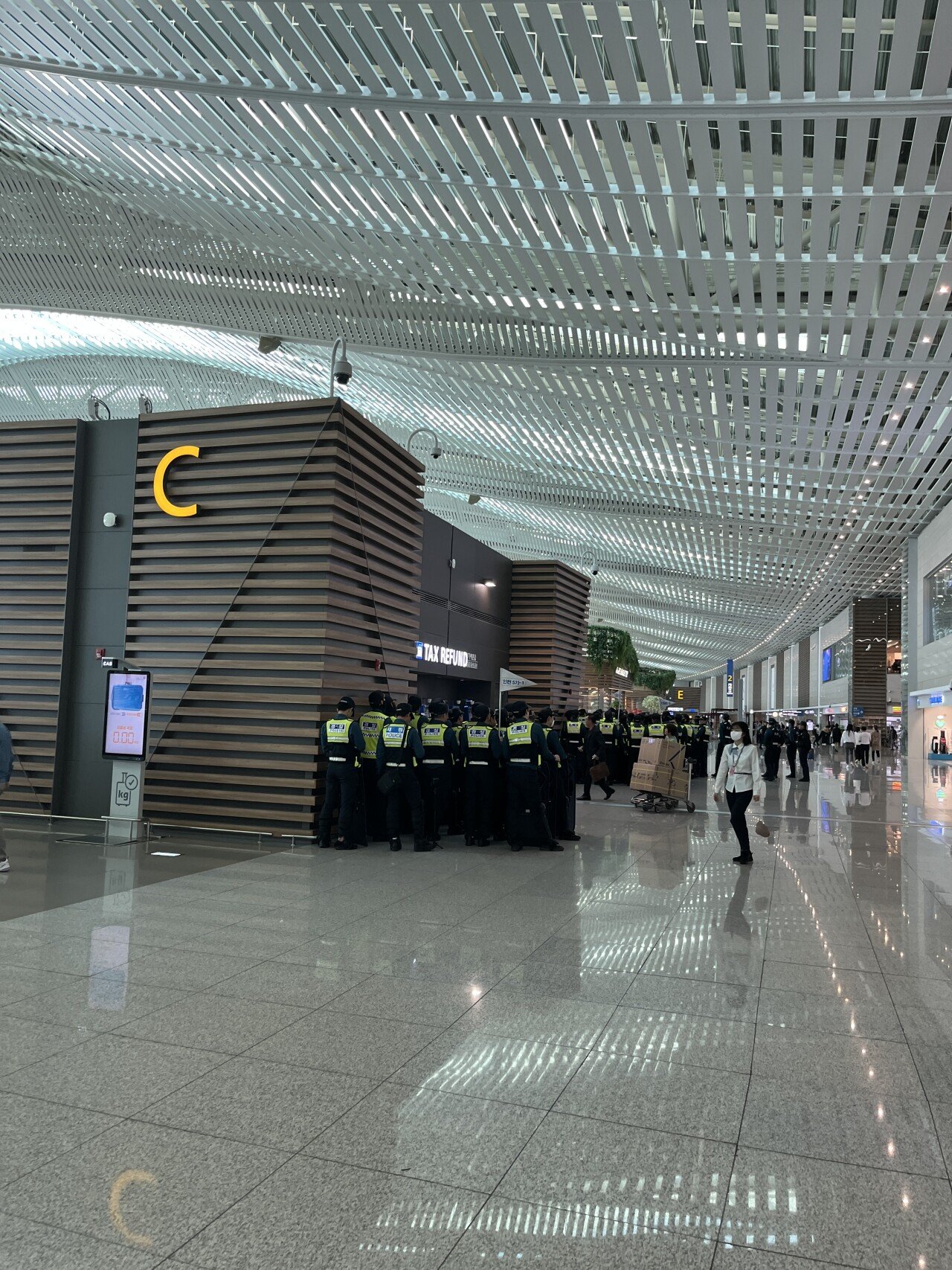 IMG_9141.jpeg 실시간 인천공항.jpg (feat.전장연)