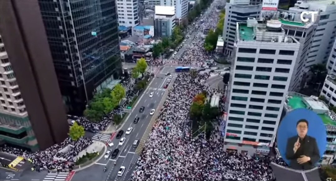 Screenshot_20241027_145537_YouTube.jpg 현 시각 서울 기독교 집회 ㄷㄷ