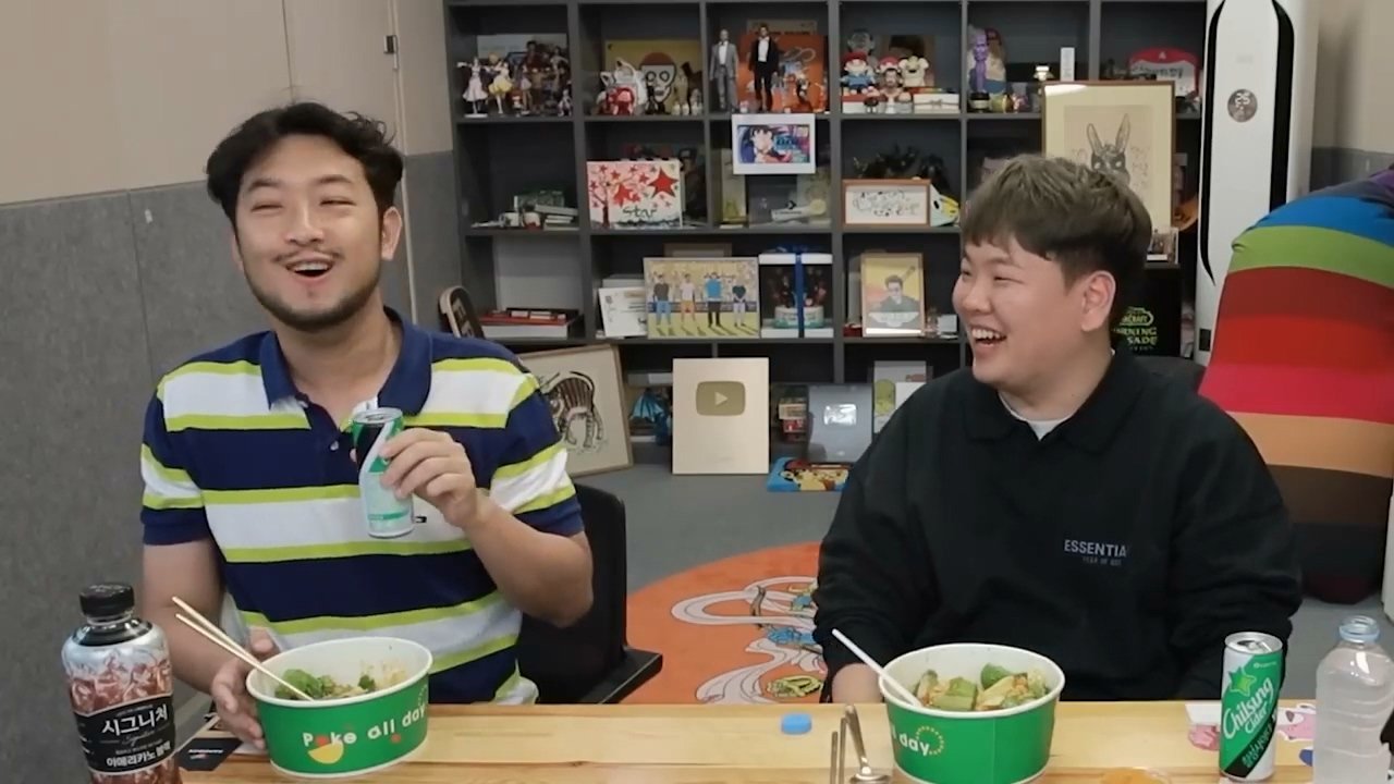 IIIIIllII.mp4_001431.691.jpg 곽튜브가 쉬는 날 롤을 많이 하는 이유 ㄷㄷㄷ....jpg