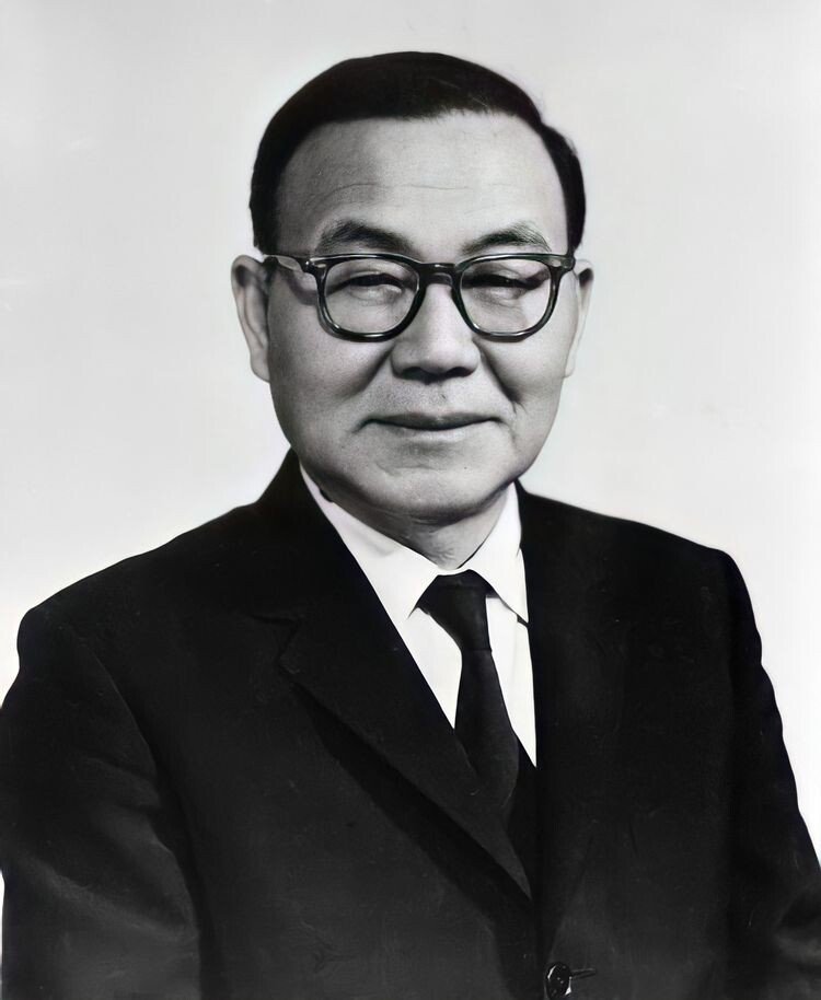 AE120BE3-864D-4F5C-8800-94B1D1AB40D9.jpeg 스압))) 역대 대통령들의 젊은시절과 노년.jpg