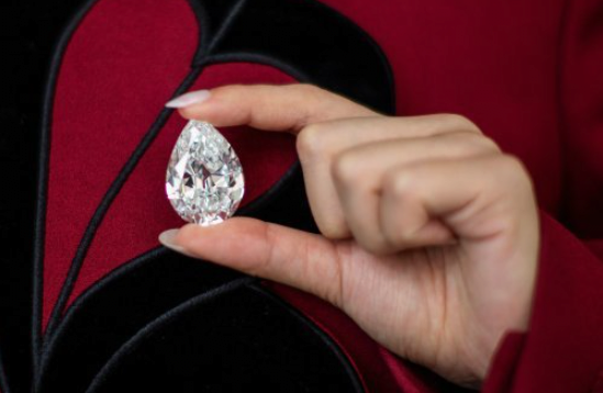 소더비 경매에 나오는 101.38캐럿의 다이아몬드 - 꾸르