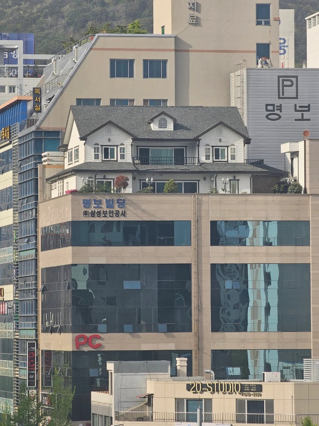 F29F5D78-23B6-44AD-9A8D-86F68B3CAAC9.webp.ren.jpg