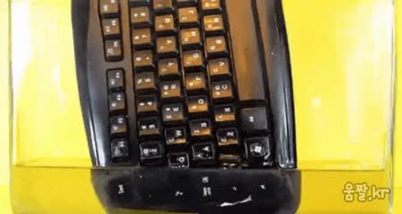 살살 녹는 키보드.gif