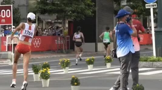 결승선 바로 앞에서 근육경련이 와서 쓰러졌던 최경선 여자마라톤 선수 - 꾸르