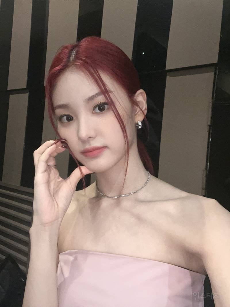 머리카락이 빨갛게 자란다는 한 여돌 인스타 업로드 jpg | 인스티즈