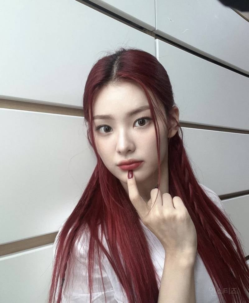 머리카락이 빨갛게 자란다는 한 여돌 인스타 업로드 jpg | 인스티즈
