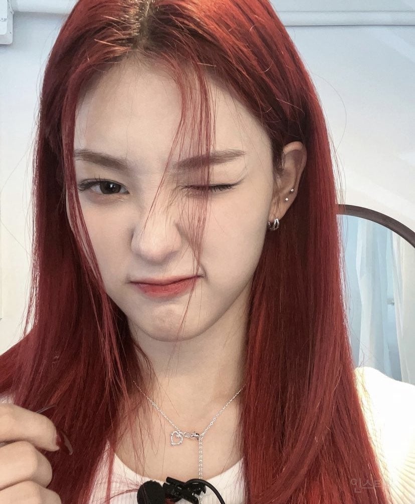 머리카락이 빨갛게 자란다는 한 여돌 인스타 업로드 jpg | 인스티즈