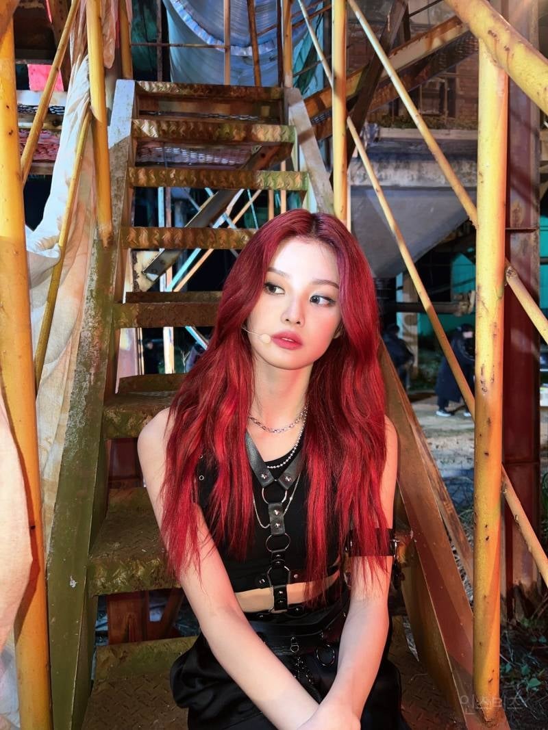 머리카락이 빨갛게 자란다는 한 여돌 인스타 업로드 jpg | 인스티즈