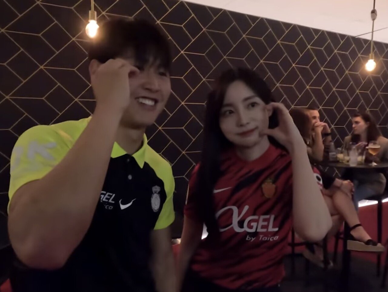 E27C422E-5B0D-4613-9728-0285FE8B7177.jpeg 곽민선 유니폼 싸인해주는 유교보이 이강인