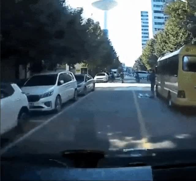 d8d87f42781472a21708baf870b4f0ef91bfed72.gif
