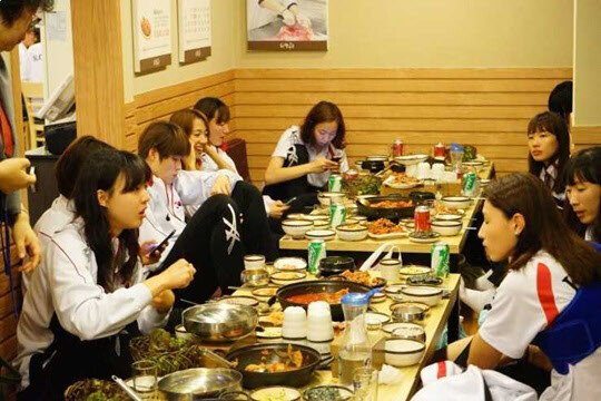 금메달 딴 여자배구 회식 레전드JPG