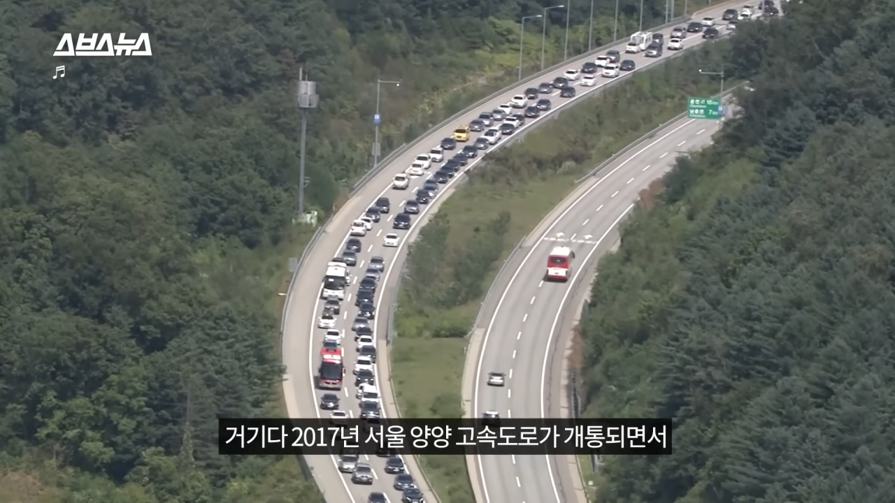 양양은 어떻게 국내 최고 핫플이 됐을까_ PD가 직접 가봄 _ 스브스뉴스 4-31 screenshot.png 요즘 양양이 핫해진 이유