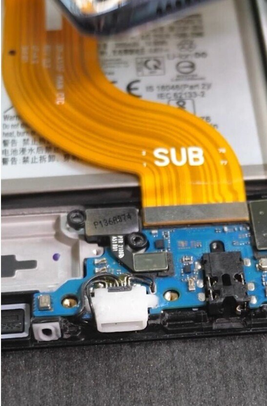 3.jpg 세계 최초로 아이폰에 USB-C개조했던 외국 공대생 근황 ㅋㅋㅋㅋ