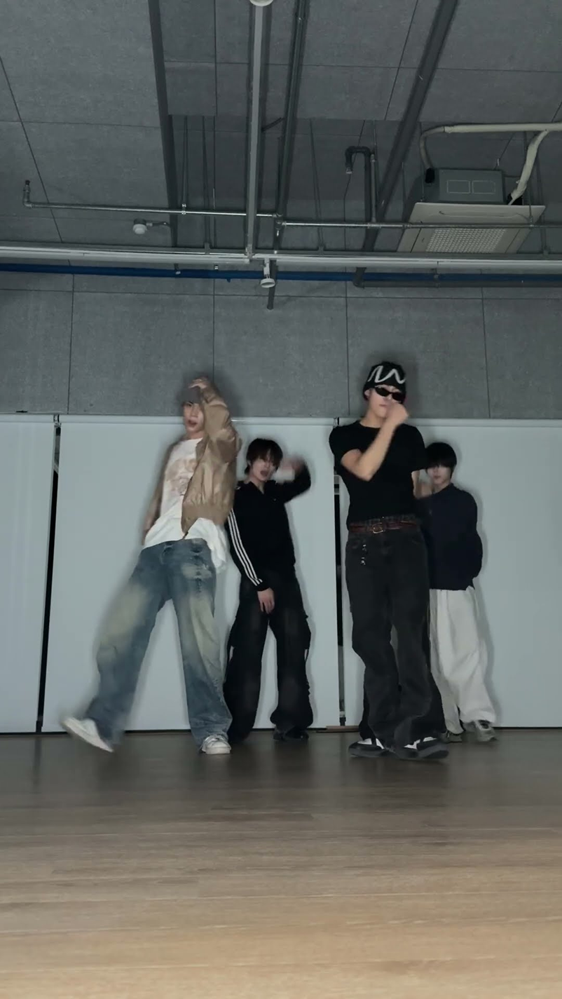 데뷔 초부터 계속해서 엑소 샤라웃중인 남돌 - 스퀘어.유머.이슈 - 덕질더쿠 : 데뷔 초부터 계속해서 엑소 샤라웃중인 남돌 （3）