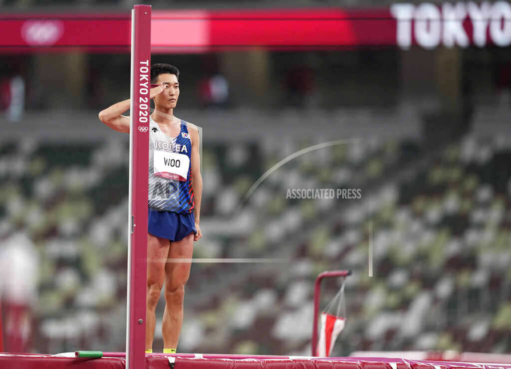 image.png AP 기자가 찍은 우상혁 경례 모음