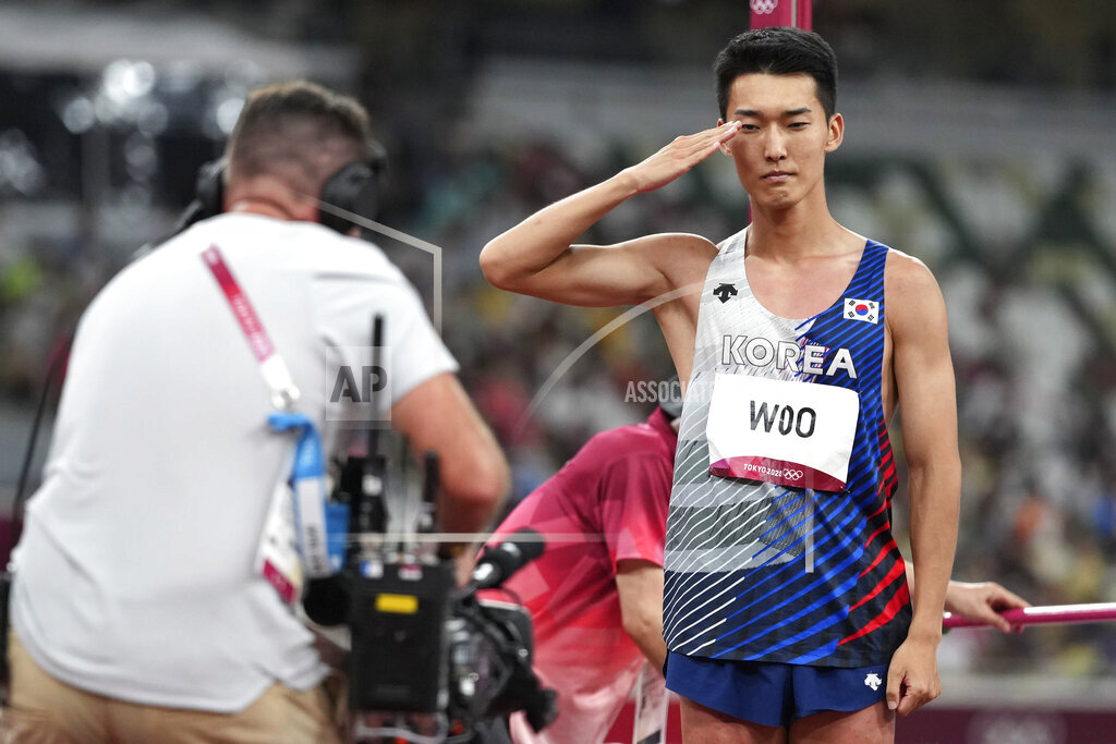 image.png AP 기자가 찍은 우상혁 경례 모음