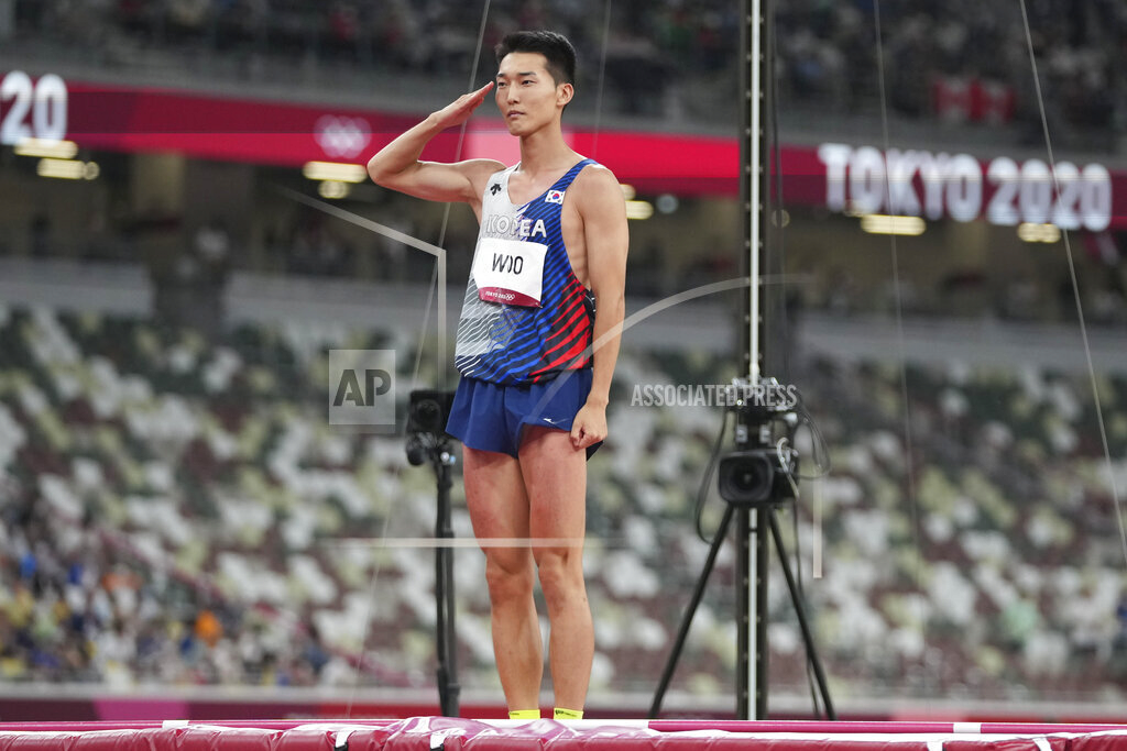 image.png AP 기자가 찍은 우상혁 경례 모음
