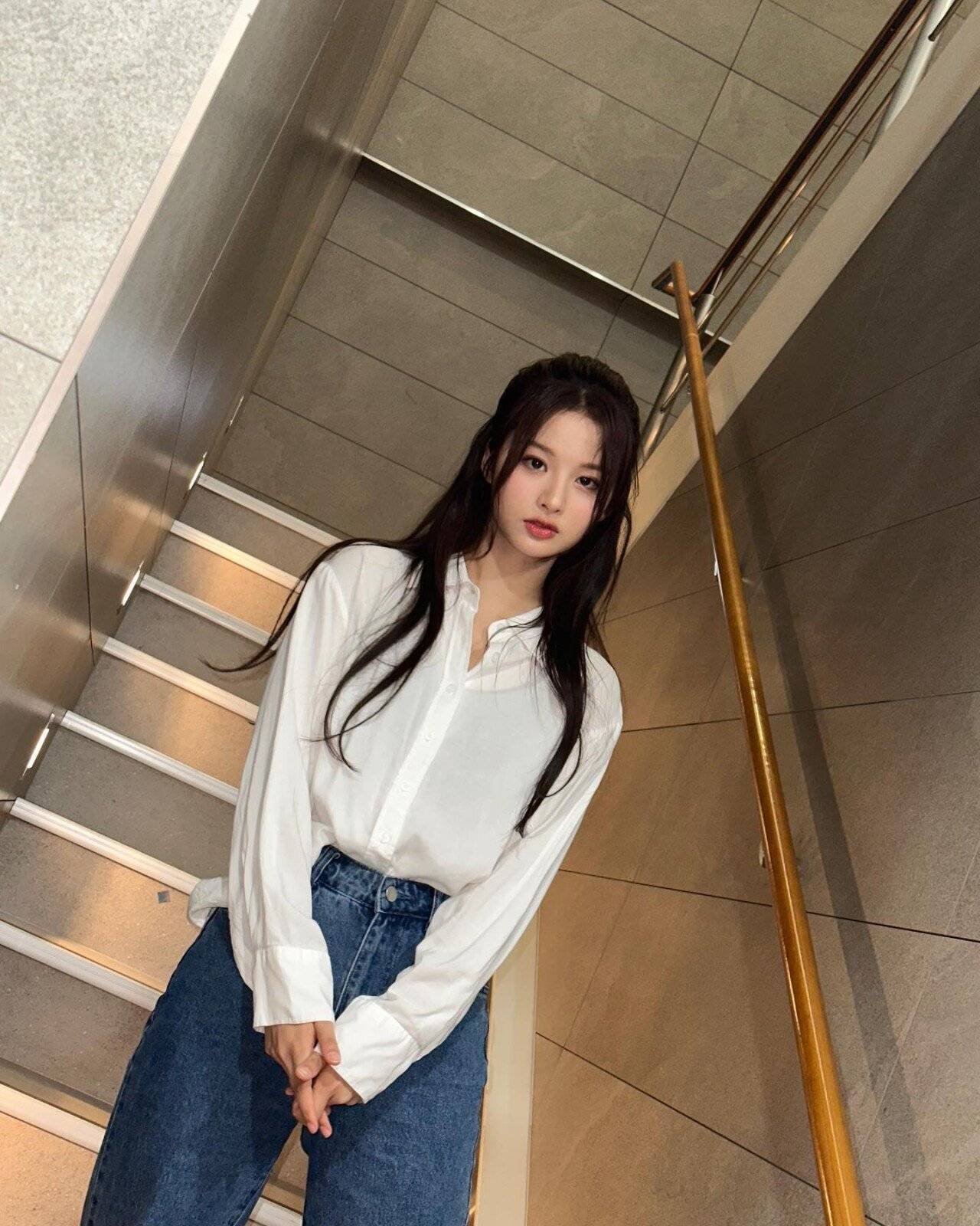 오늘자 공식 인스타 설윤.jpg | 인스티즈