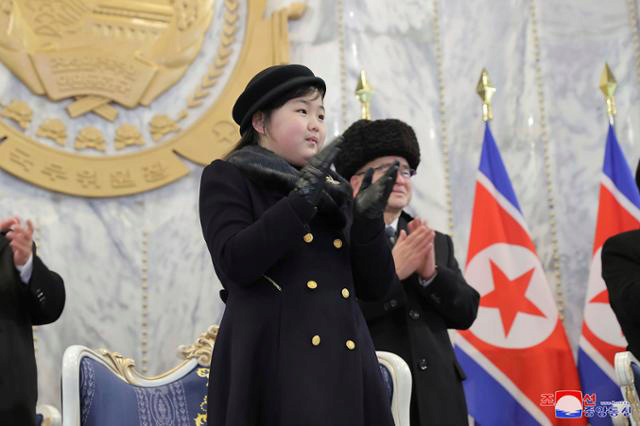 image.png 북한 김정은 딸내미...벌써 백마 탄다