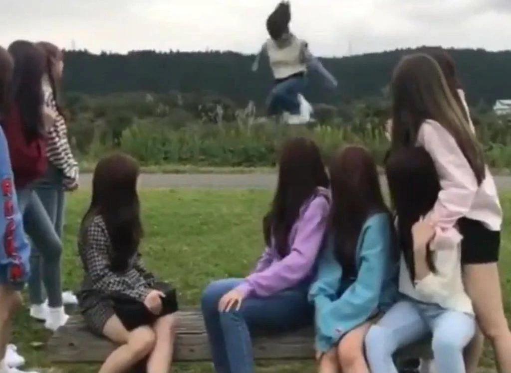 137531fa407994138ca393d7b345876e.jpg 아이브 안유진의 독보적 점프력.jpg