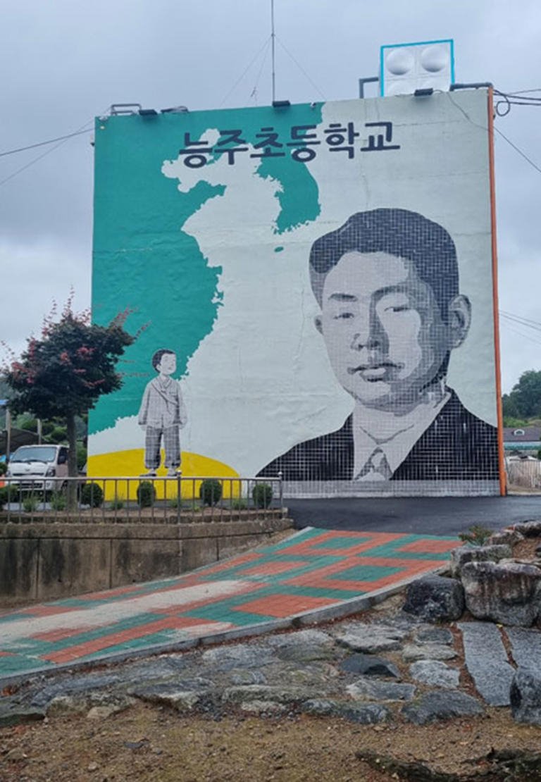 123.webp.ren.jpg 중국군/북한군의 행진곡 만든 음악가를 위해 기념공원을 만들고있음ㄷㄷㄷ