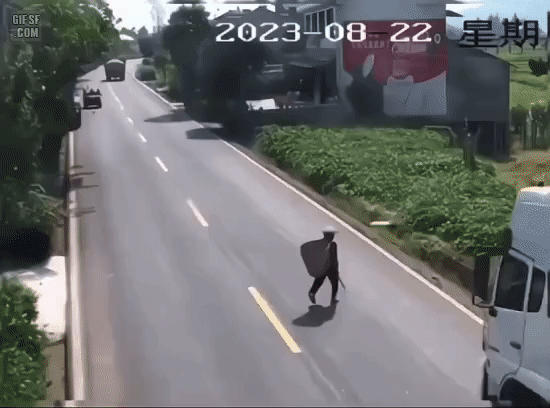 btb0fcd58b5a59c5af042221bd70c16f7b.gif
