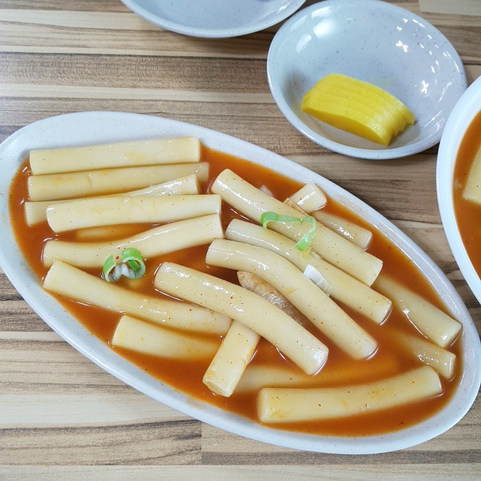 image.png 완전 밍밍해보이는데 의외로 맛있다는 떡볶이