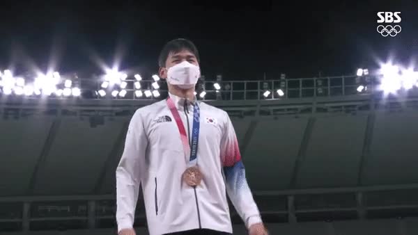 취재진의 수고했어요 한마디에 울컥하는 전웅태 선수 - 꾸르