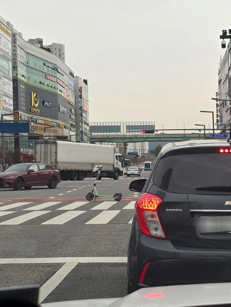 image.png 보배에 올라온 엄청난 킥보드 주차 ㄷㄷ..jpg