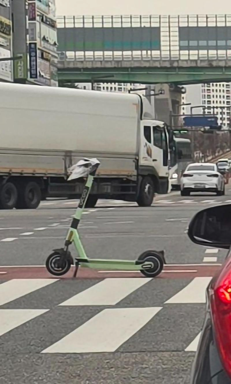 image.png 보배에 올라온 엄청난 킥보드 주차 ㄷㄷ..jpg
