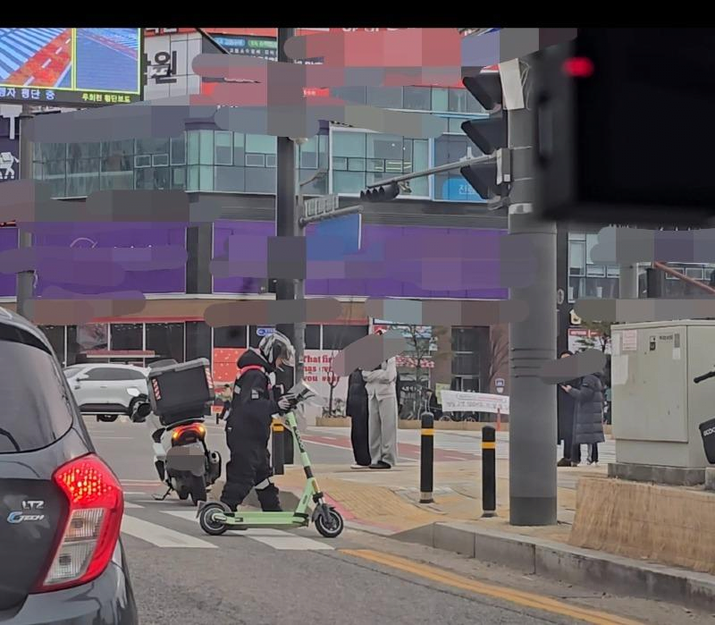 image.png 보배에 올라온 엄청난 킥보드 주차 ㄷㄷ..jpg