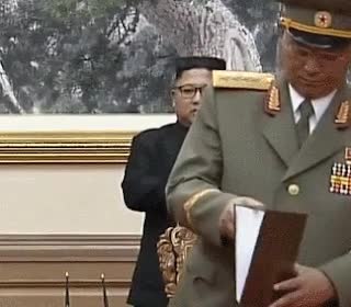 남북합의서명중김정은살인미소.gif