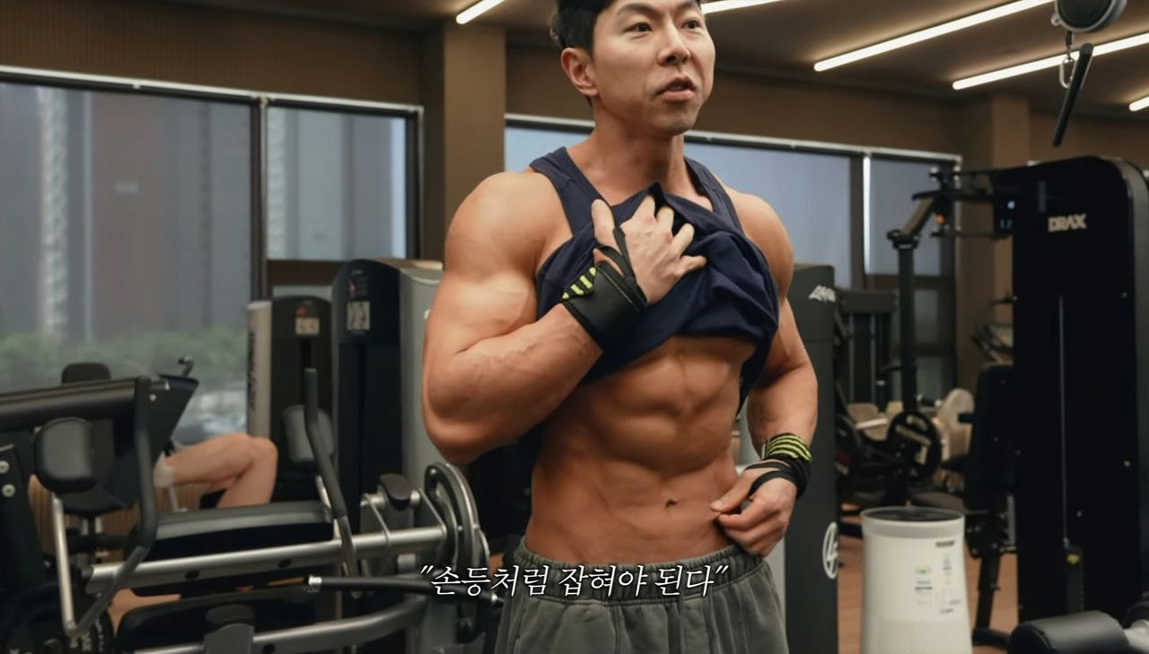 image.png 약물 사용 중단한 55만 헬스 유튜버 \'키다리형\' 몸 근황 ㄷㄷㄷ