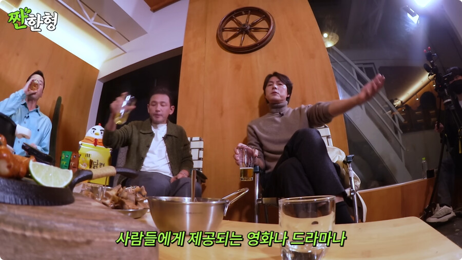 img/23/11/13/18bc8a9f4b72b946.png 어제자 영화 홍보하러 나온 정우성이 영화 이야기 안한 이유 ㄷㄷㄷ.JPG