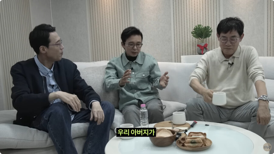 img/23/11/03/18b94e3592d2b946.png 이경규가 찍소리도 못하는 김국진한테 이겼다고 환호한 사건 ㄷㄷㄷ...JPG