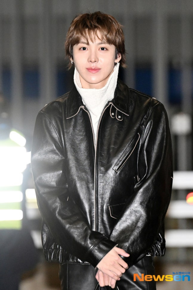 전원 올블랙 착장으로 골디 출국하는 오늘자 올데프 (2)