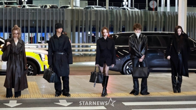 전원 올블랙 착장으로 골디 출국하는 오늘자 올데프 (6)