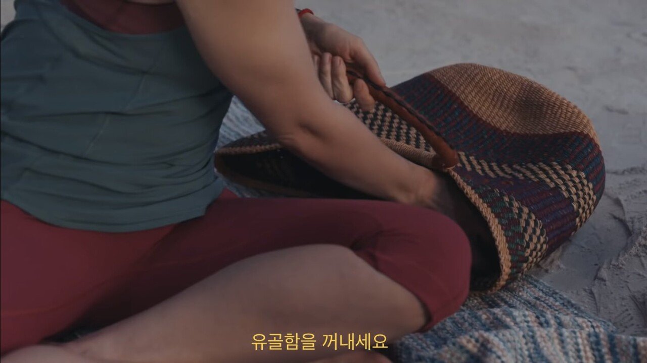 Internet_20230912_124957_29.jpeg 미국 SNL - 혼자 여행하는 여성을 위한 용품