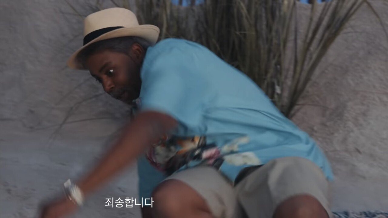 Internet_20230912_124957_33.jpeg 미국 SNL - 혼자 여행하는 여성을 위한 용품