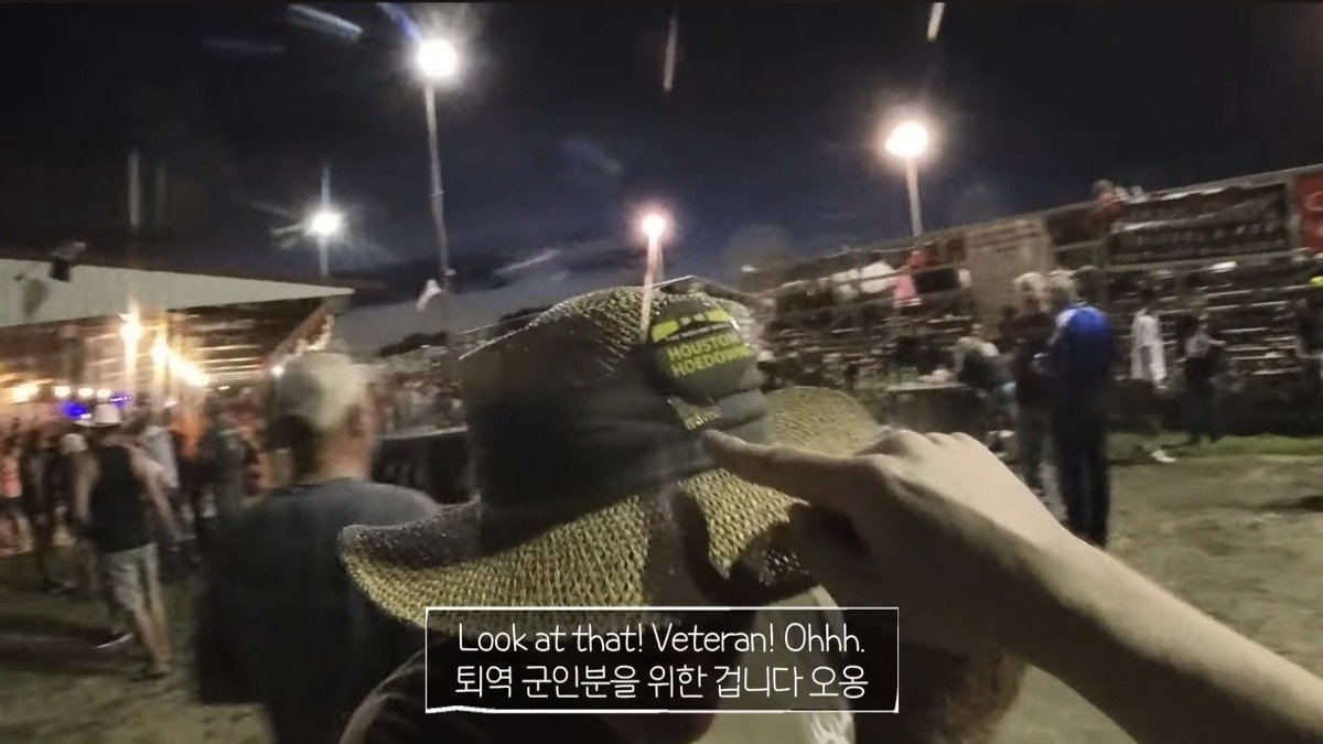 EDUXuO.jpg 유튜브에서 35년 전의 미군 전우를 알아본 아재ㄷㄷㄷ