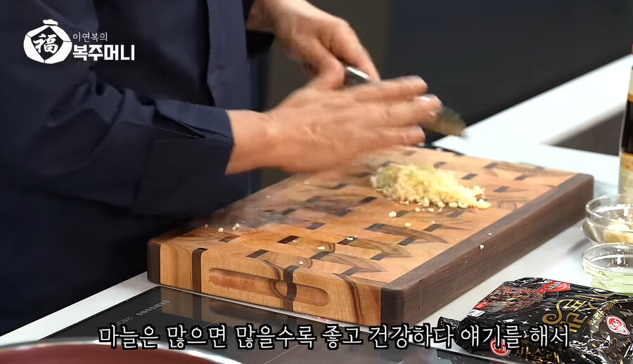 img/23/07/03/1891c3ee6e44713c.png 오늘자 이연복이 알려주는 짜장라면 ㄹㅇ 맛있게 먹는 방법 ㄷㄷㄷ...jpg 어제자 이연복이 알려주는 짜장라면 ㄹㅇ 맛있게 먹는 방법 ㄷㄷㄷ...jpg