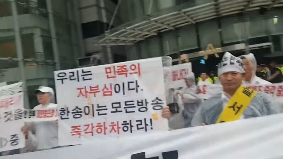428C8012-92D7-4E7A-BDE8-4488826B40A4.jpeg 한국인을 조선족에게 팔아먹는 탈북민