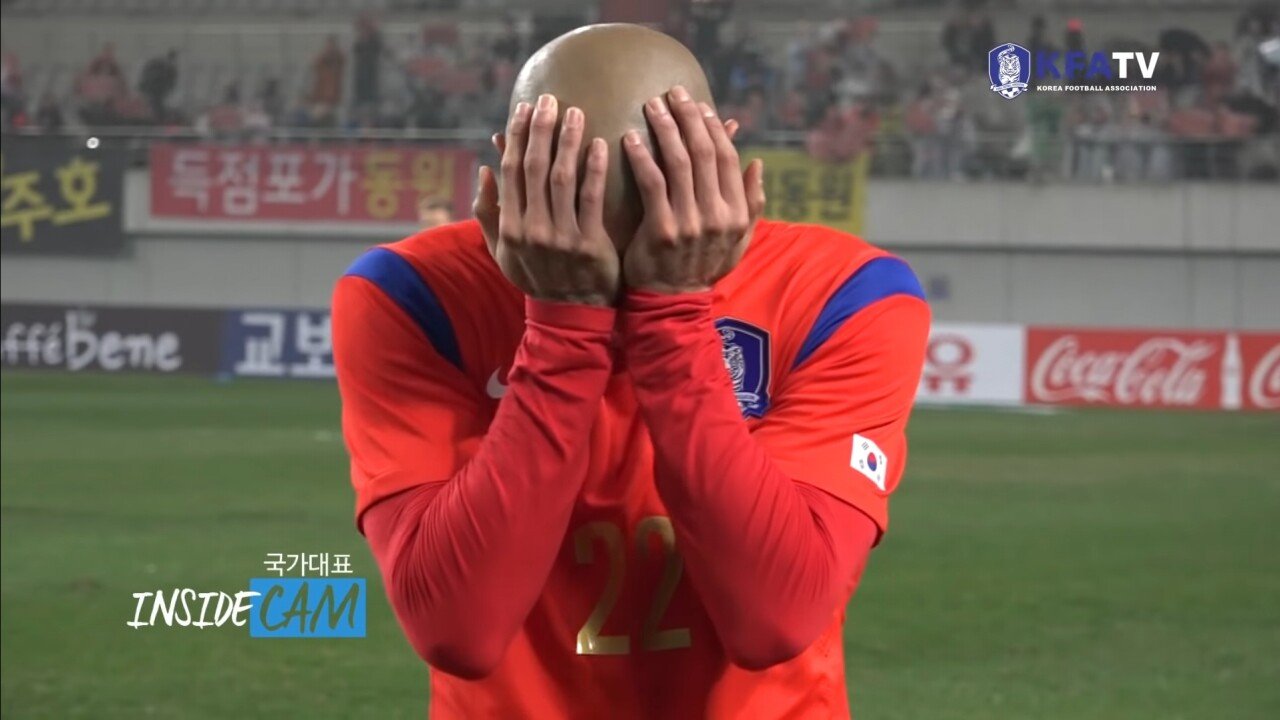 Screenshot_20220922_025207.jpg "제가 뭐 지성이만큼, 손흥민만큼 축구를 잘했으면..." "제가 뭐 지성이만큼, 손흥민만큼 축구를 잘했으면..."