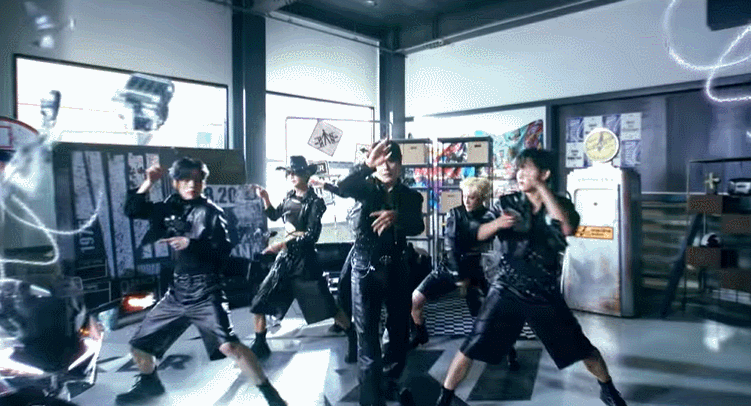 1년 반만에 컴백한 중소 아이돌 뮤비 퀄리티 근황.gif (2)