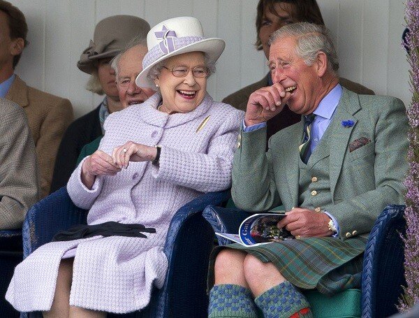 prince-charles-queen-elizabeth-ii-1536503072.jpg 엘리자베스 2세와 찰스, 의외로 단란했던 시절