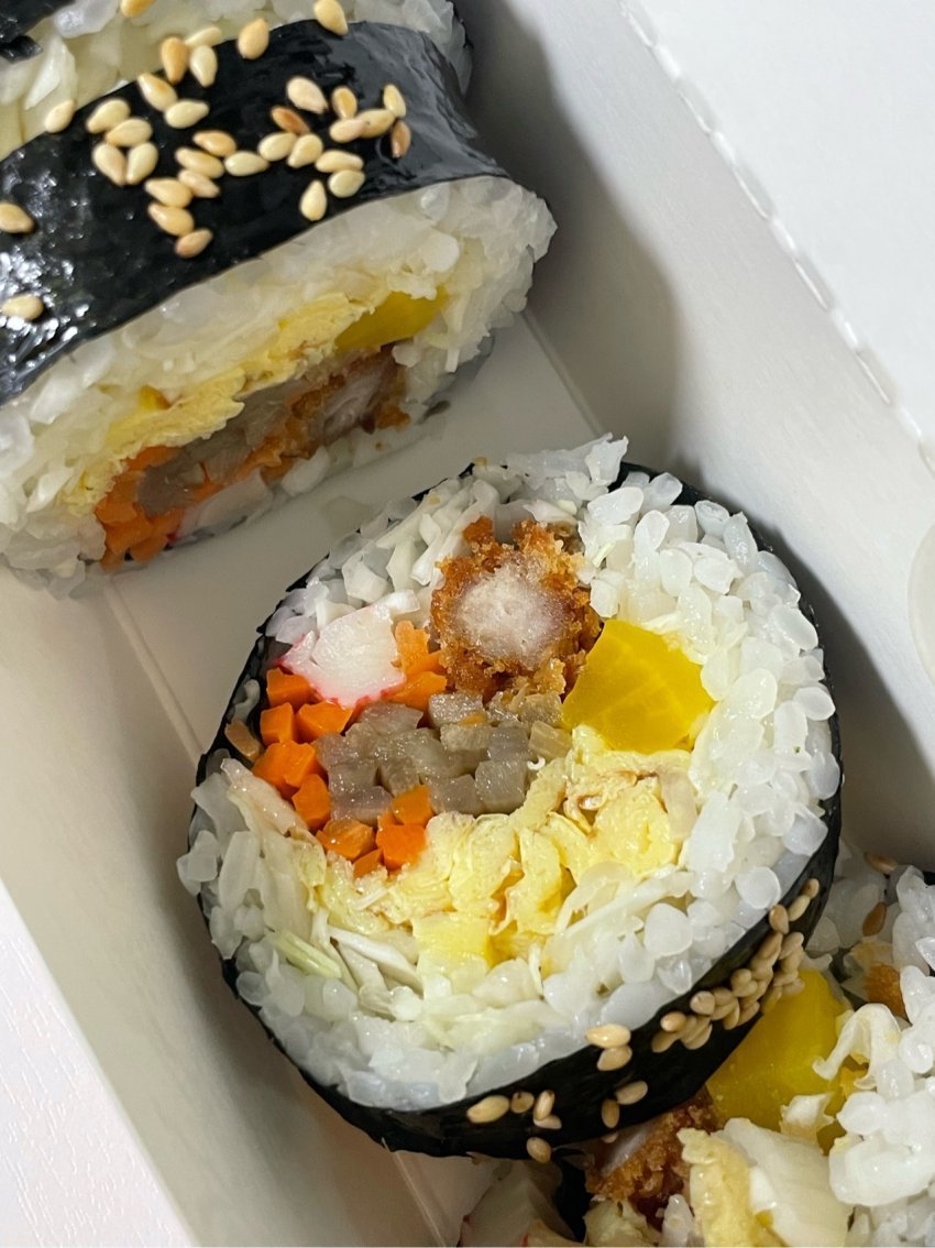 817e638f8137d495c668883abf24bbb4.jpeg 너무하다는 김밥집 사진과 실물 차이