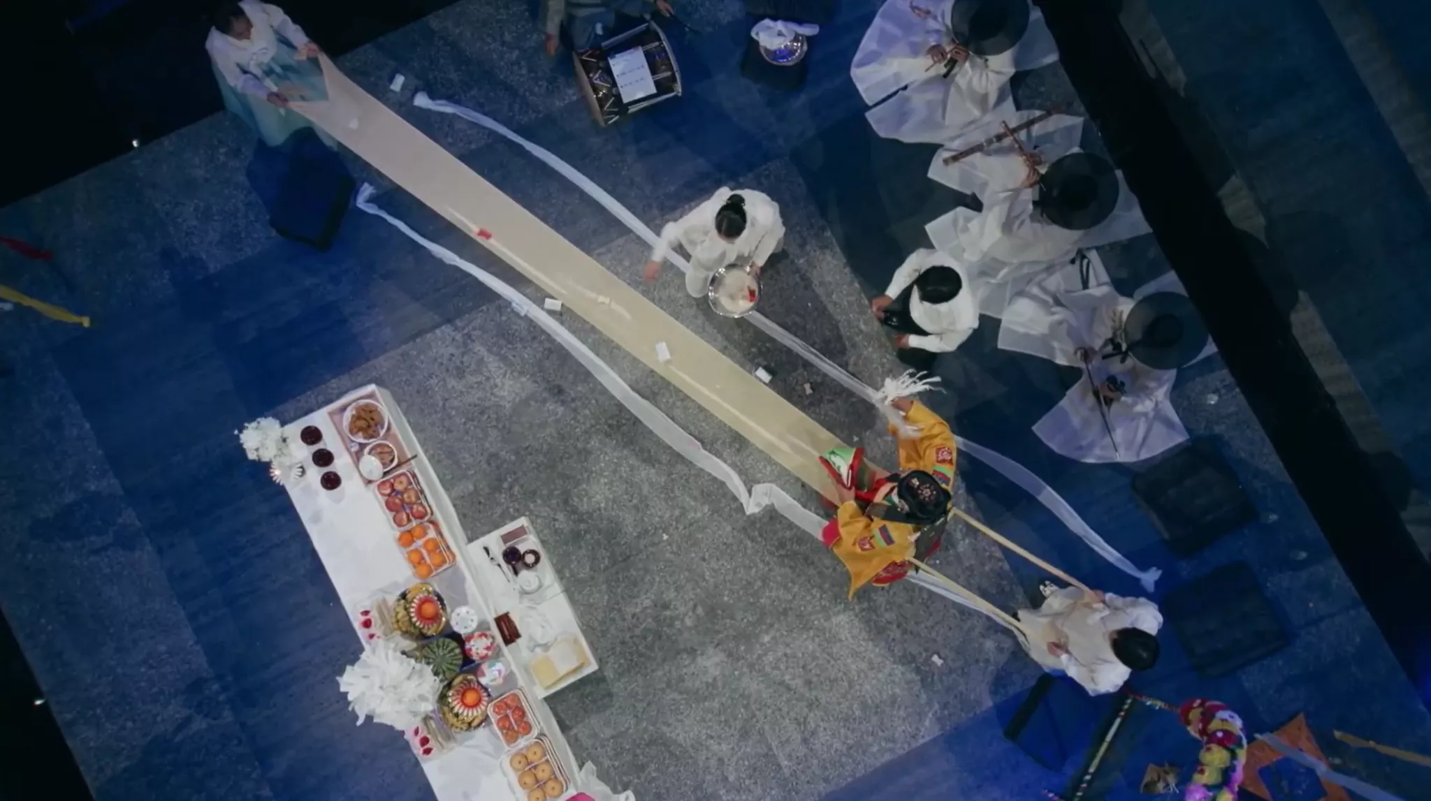 굿을 통해 죽은 딸과 만난다면 4번째 사진